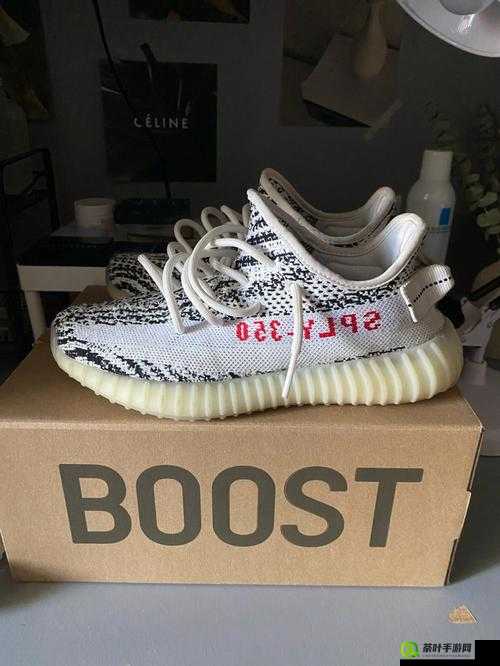 YEEZY380 蜜桃粉-白色 5 时尚魅力展现